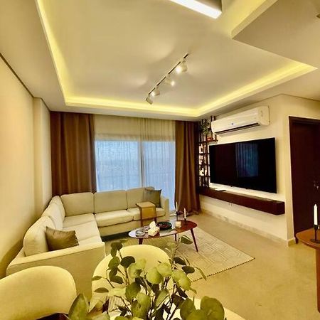 Zed Chic & Cozy Retreat In Heart Of Sheikh Zayed Apartamento Sheikh Zayed City Exterior foto