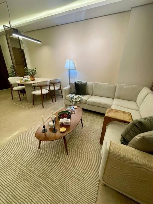 Zed Chic & Cozy Retreat In Heart Of Sheikh Zayed Apartamento Sheikh Zayed City Exterior foto