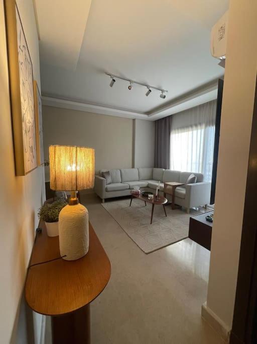 Zed Chic & Cozy Retreat In Heart Of Sheikh Zayed Apartamento Sheikh Zayed City Exterior foto