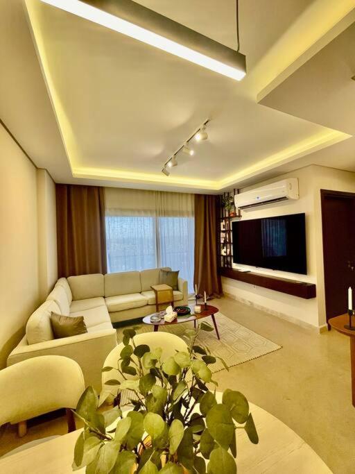 Zed Chic & Cozy Retreat In Heart Of Sheikh Zayed Apartamento Sheikh Zayed City Exterior foto